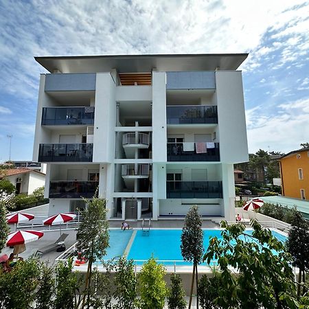 Nuovo Condominio Con Piscina E Garage Bibione Extérieur photo