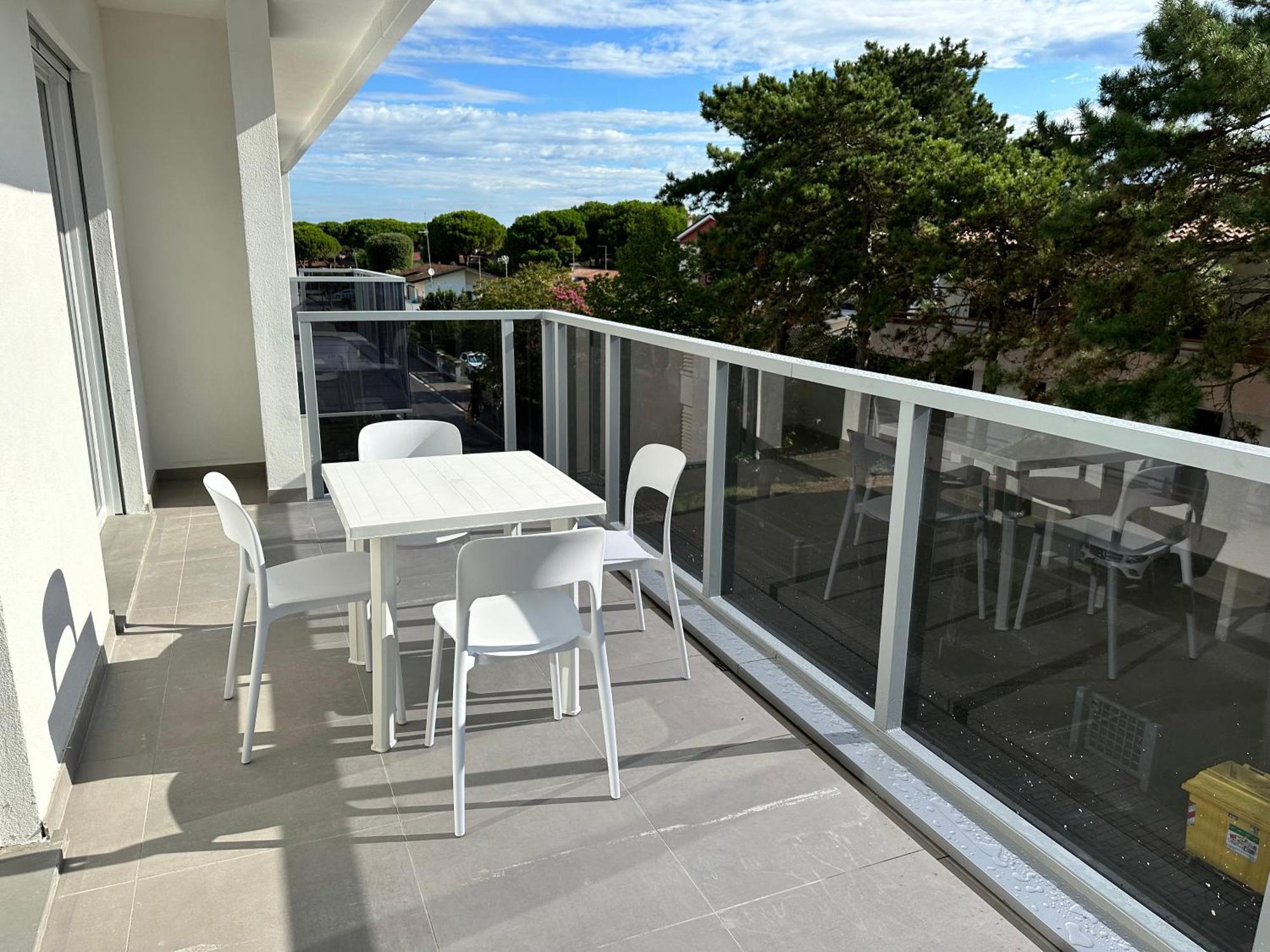 Nuovo Condominio Con Piscina E Garage Bibione Extérieur photo